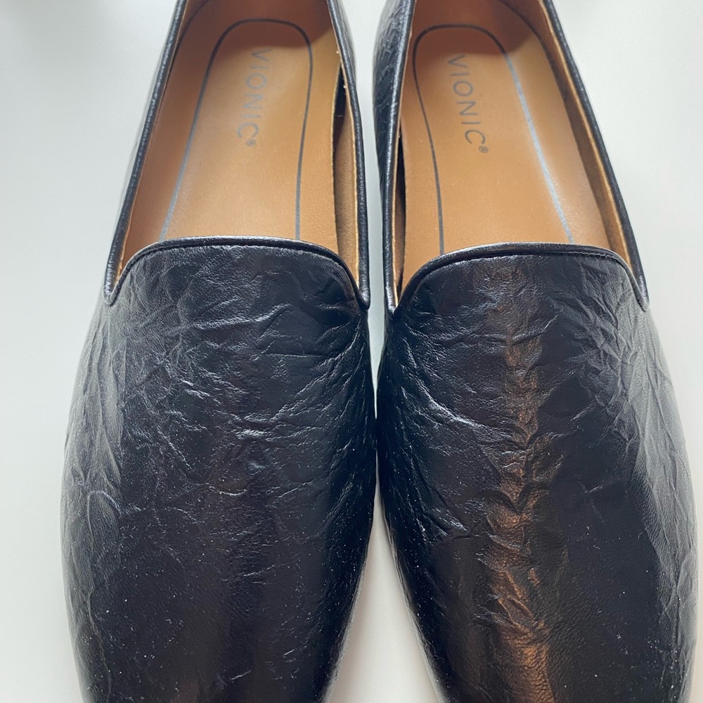 Vionic Women’s 9.5 Black slip-on Willa Loafers